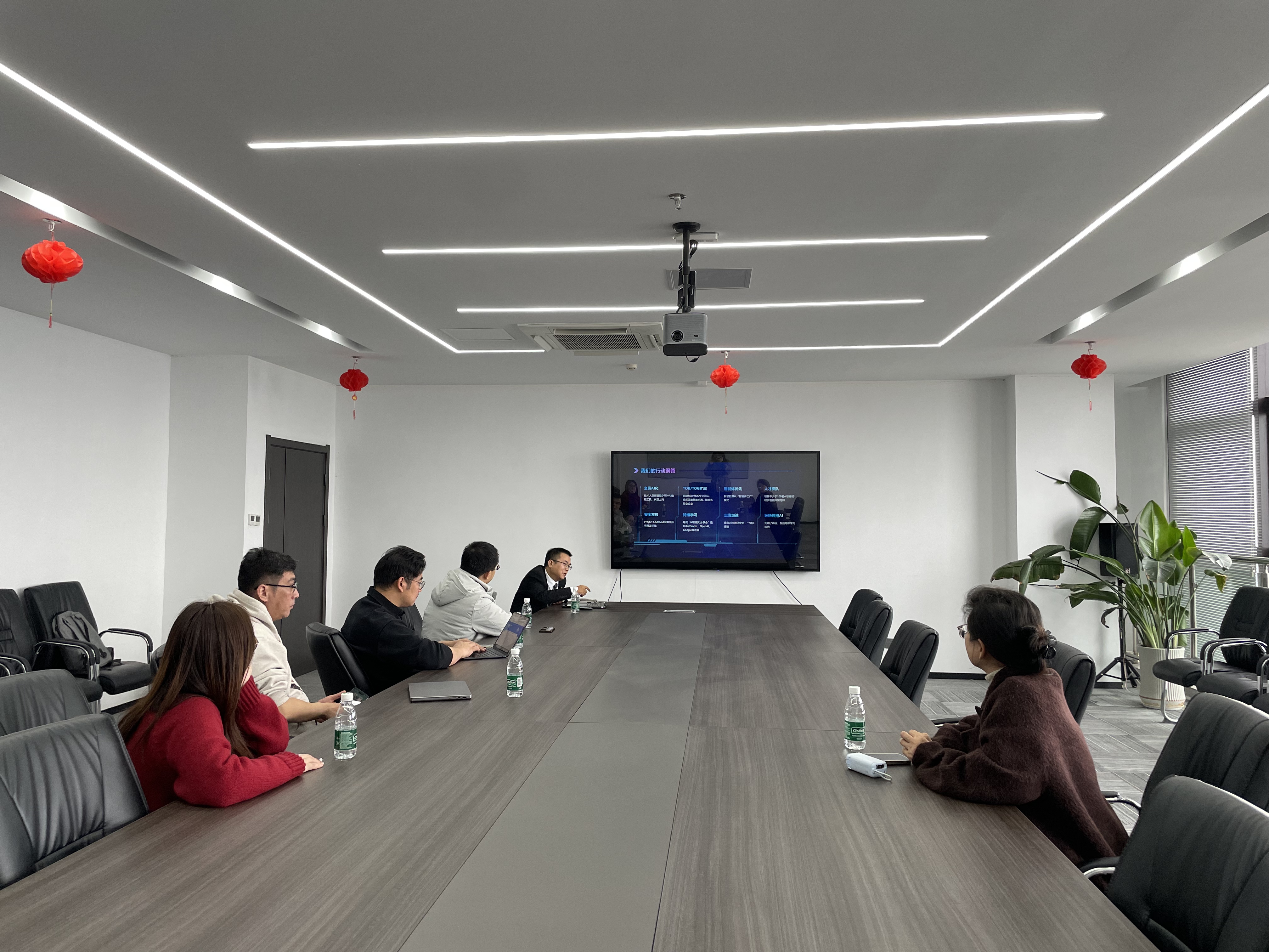 腾讯、安畅网络领导一行莅临六角星科技指导工作，聚焦AI前沿，共探智能未来！